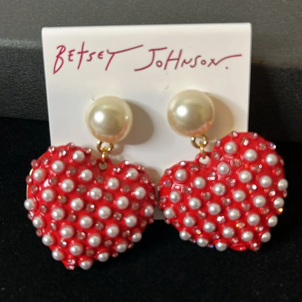 NWT BETSEY Johnson One Love Gold Tone Red Heart Pink & Faux Pearl Drop Earrings
